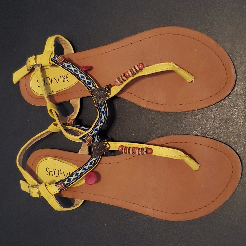 Shoe Vibe. Womens beaded boho sandals size 9  Yellow w/ multi color beads